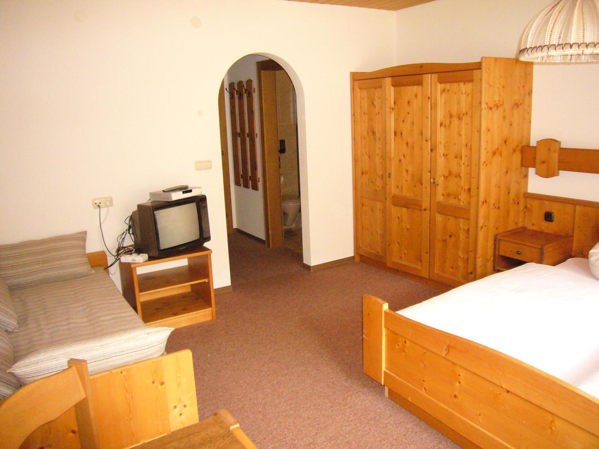 Gasthof Wacht Untertilliach Room photo