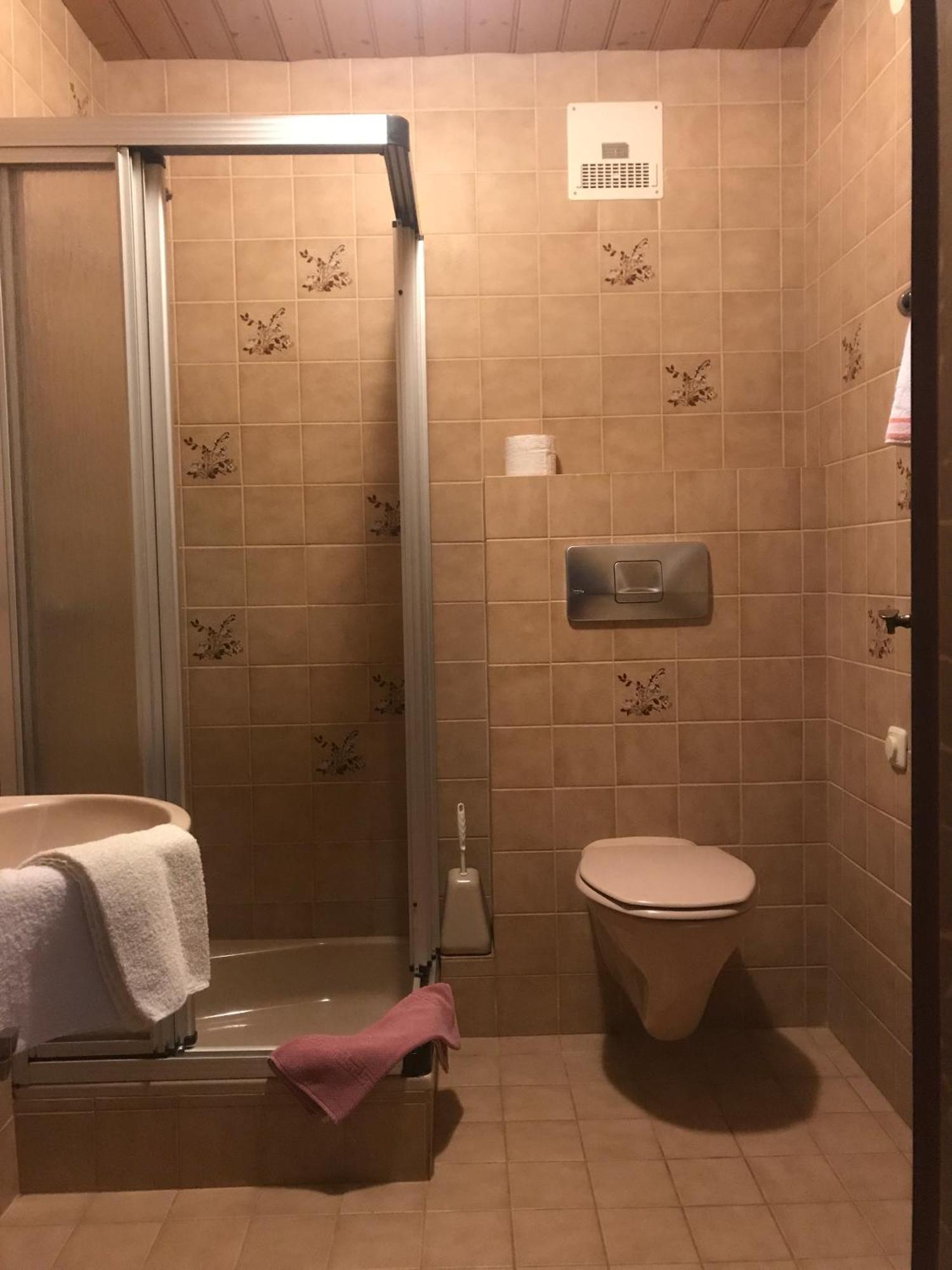 Gasthof Wacht Untertilliach Room photo