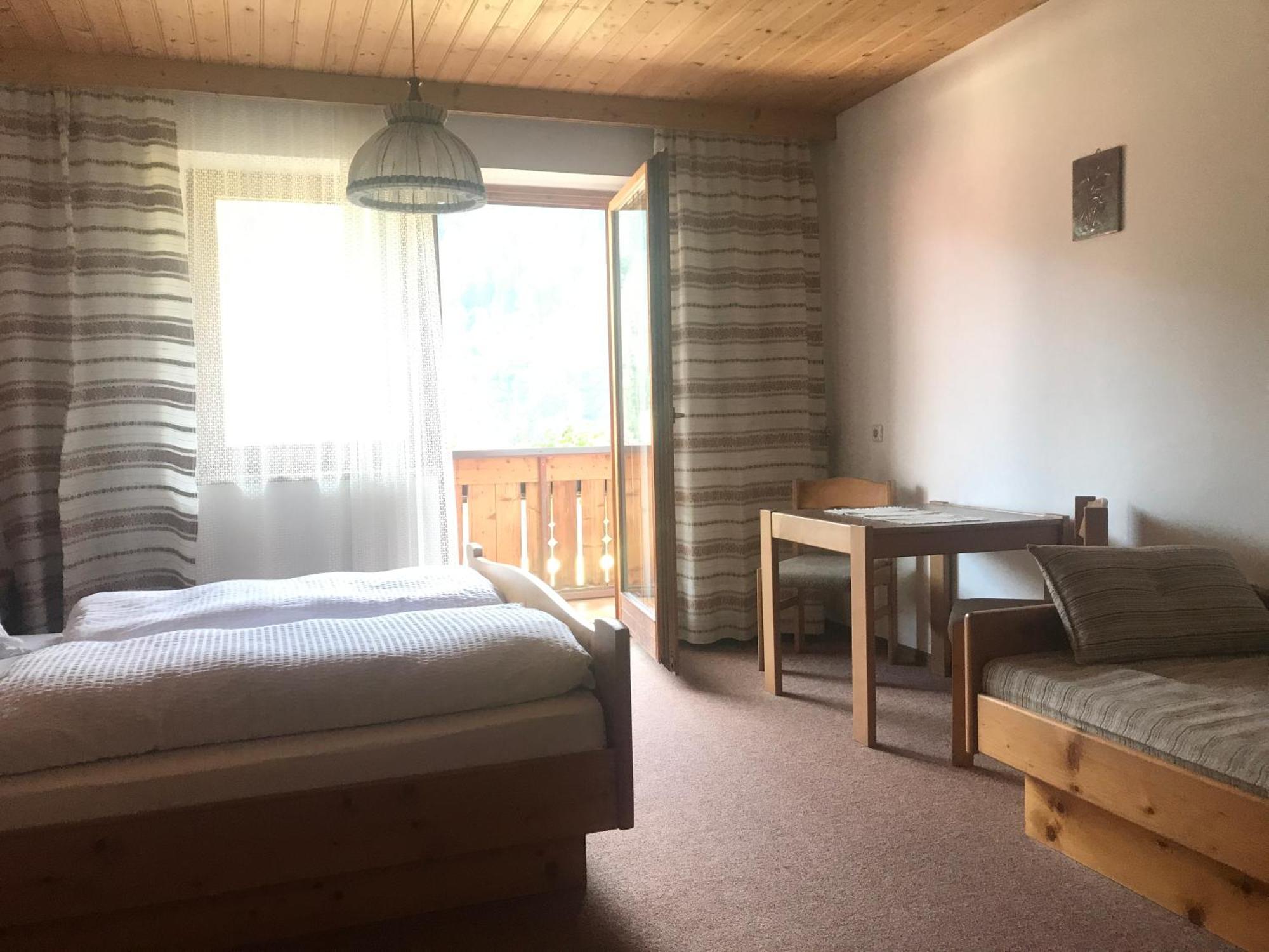 Gasthof Wacht Untertilliach Room photo