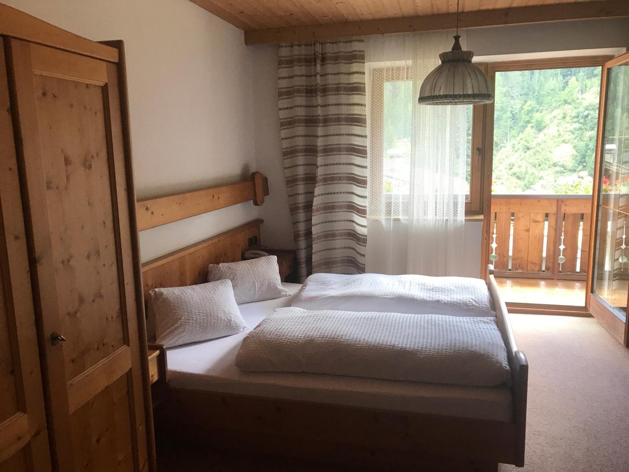 Gasthof Wacht Untertilliach Room photo